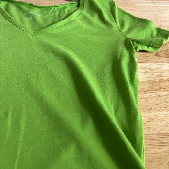 Wild Fable Women's Green Short Sleeve V-Neck Cropped T-Shirt - Size Large - NWT - Picture 7 of 8